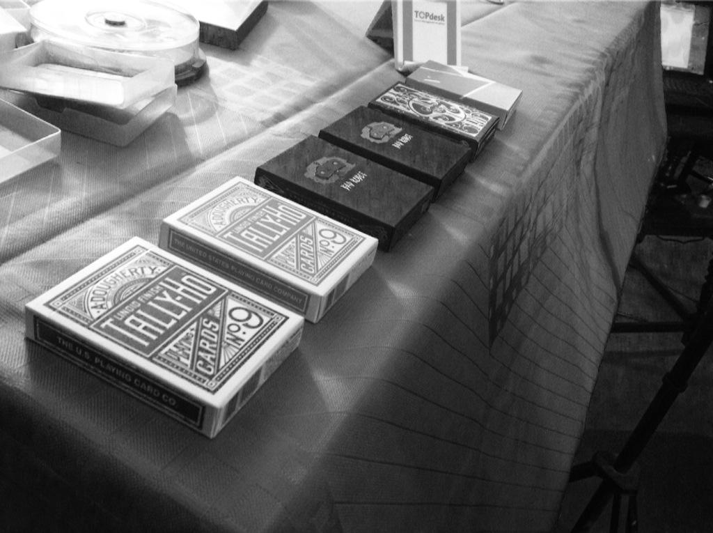 ACF_Cardistry's tweet photo. Having a few camera issues but soon I will be filming with these decks, Re-tweet for more photos of these cards :) http://t.co/zGlHJU9Gqz