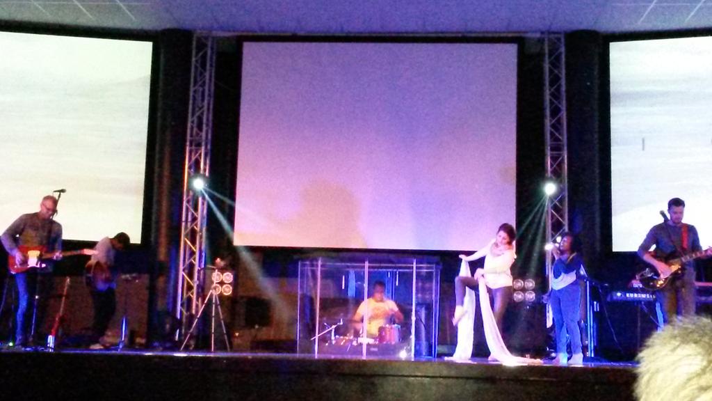 pbabygreyling's tweet photo. Bam!!! This is 1 of the reasons why I LOVE MY CHURCH #epicworship #thesound @NCFSouth http://t.co/0Sgr25JDDF