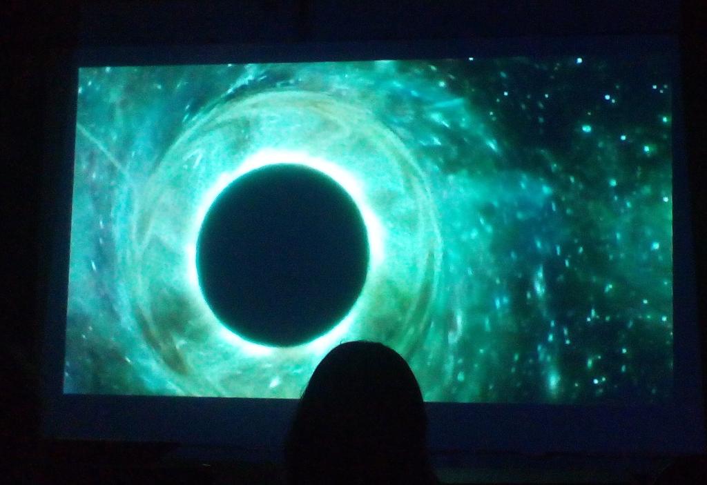 IVAHMVideoArt's tweet photo. #IVAHM15 Disfrutando de los últimos frames del festival con #g=9,8 seres de luz transitando por distintos parajes http://t.co/W7MQMXBt3m