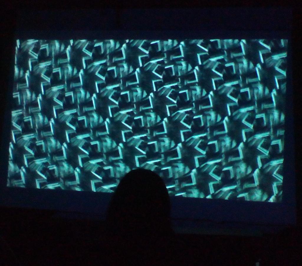 IVAHMVideoArt's tweet photo. #IVAHM15 Disfrutando de los últimos frames del festival con #g=9,8 seres de luz transitando por distintos parajes http://t.co/W7MQMXBt3m