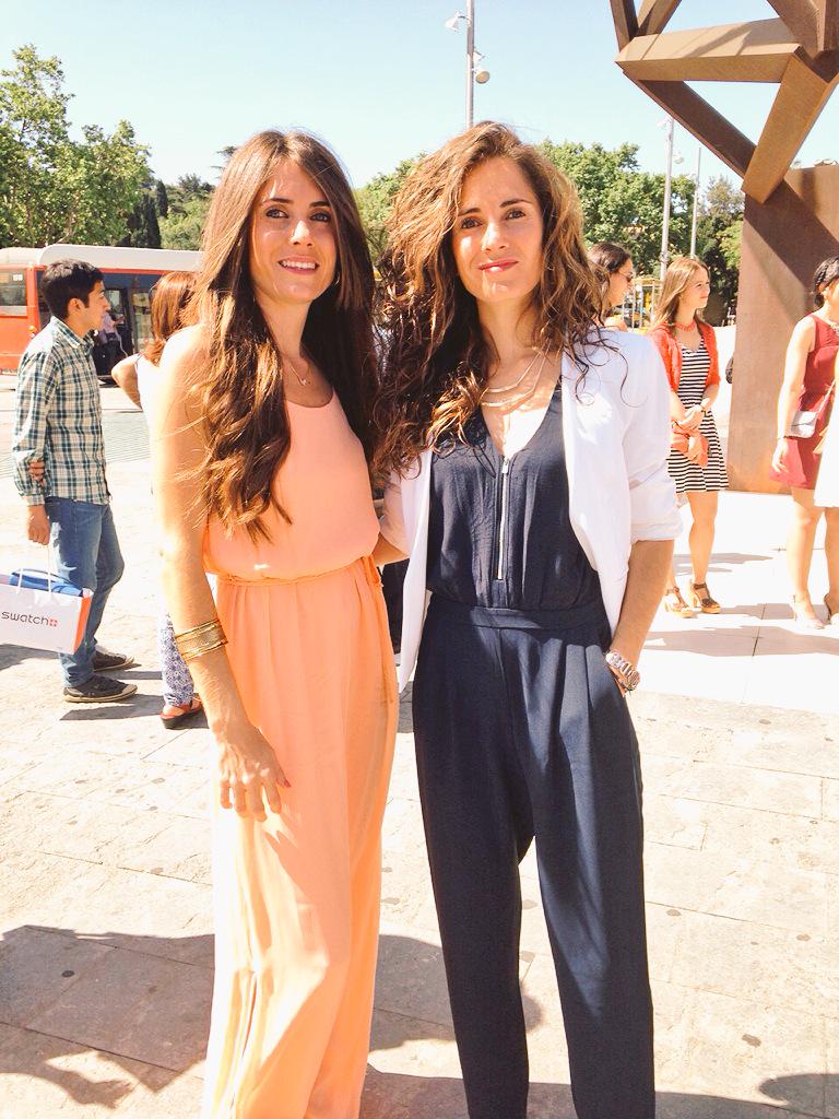 MfoTrail's tweet photo. #graduación #matrona #hermanasenaccion #FamilyTime #Barcelona #SonrisaContagiosa http://t.co/VbAUpnA8gd