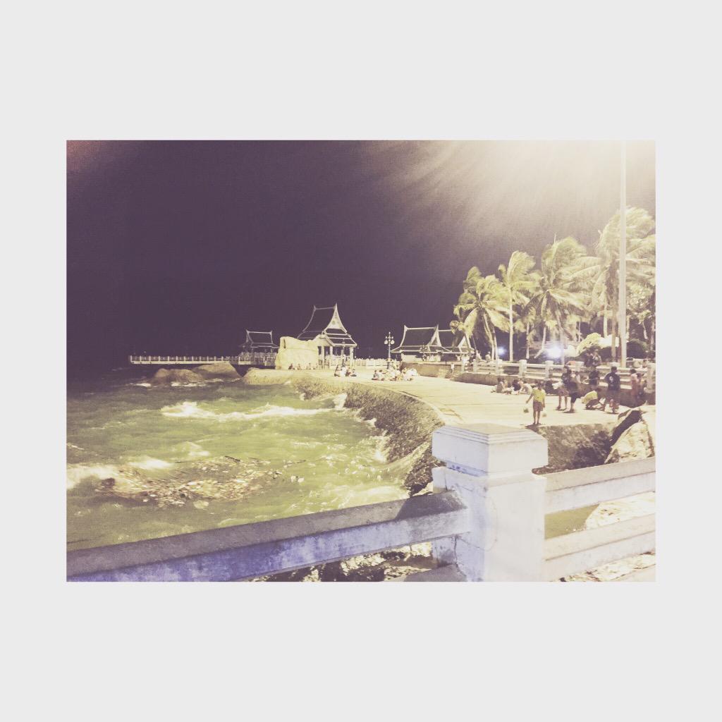 LadaAng's tweet photo. ดั่งลม 🍃 ที่พัดมาพร้อมคลื่น 🌊 ซัดมากระทบฝั่ง 
#Bangsean http://t.co/7QpmeDUAZS
