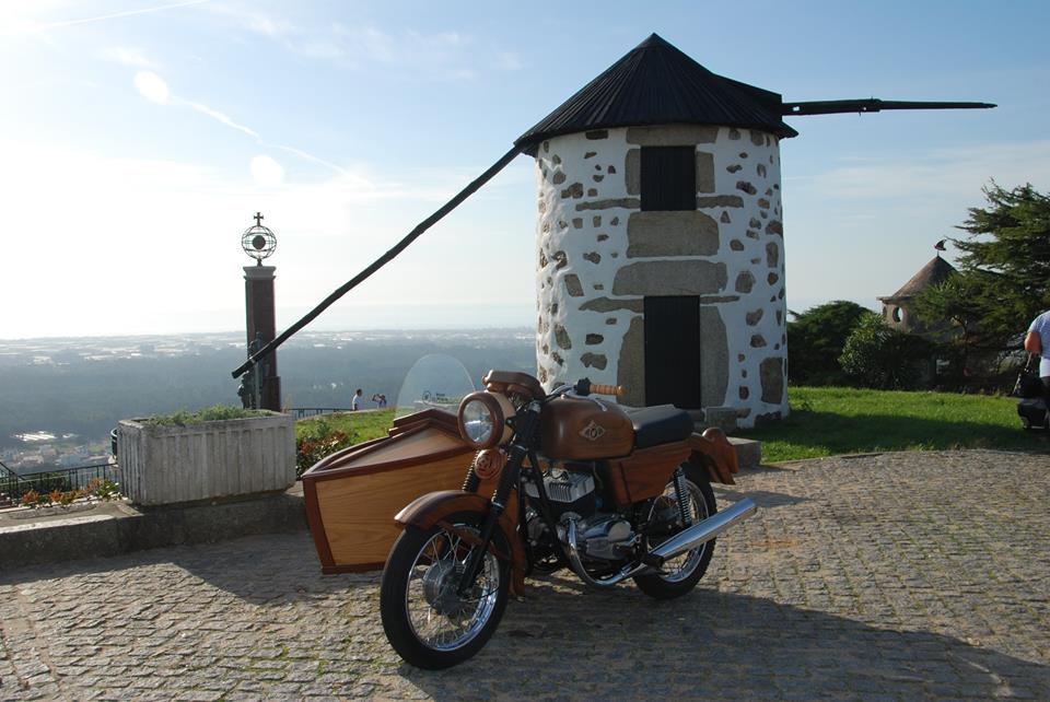 OportoUnique's tweet photo. Ride on a sunny day.
#Porto #Ride #travel #wood #sidecar http://t.co/ccC78aQkMJ