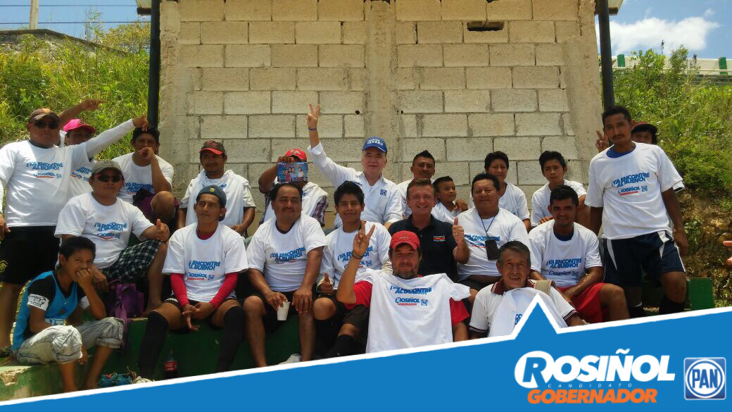 JorgeRosinolA's tweet photo. Me encuentro en el Campo Morelos con mi amigo y futuro diputado @JCLavallePinzon #ElBuenoEsRosiñol http://t.co/uIdTs3UcuE