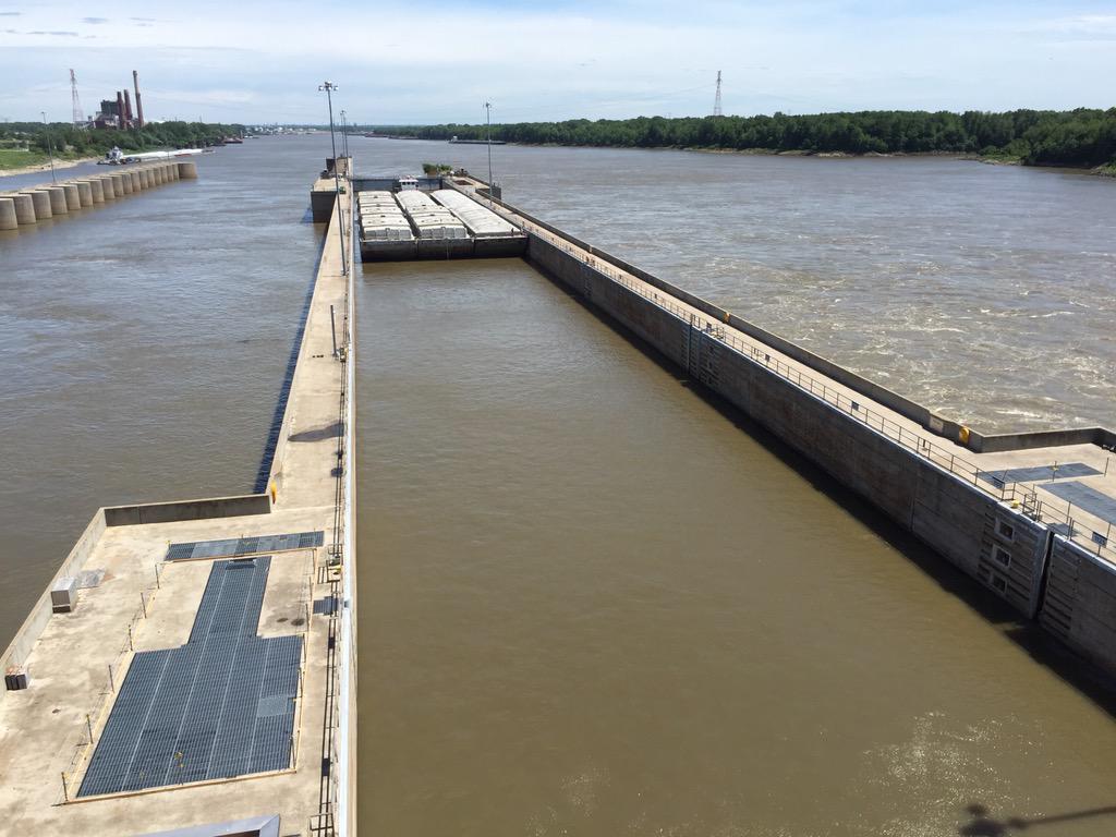 VisitAltonPR's tweet image. Learning about lock &amp;amp; dam system on the Mississippi River! #ExploreGreatRivers