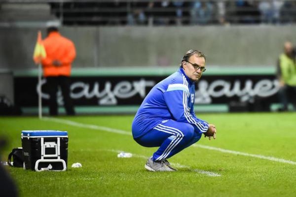 KingOfZeDay's tweet image. L'été approche, alors RT + Follow pr gagner la glacière de Bielsa qui était cette saison sur notre plateau ! #Jplus1
