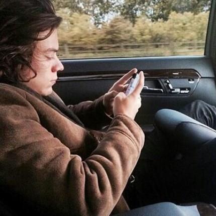 dimplehxrrys's tweet photo. #NoControlDay el fandom entero hoy está tipo: http://t.co/oP8ItbptfJ