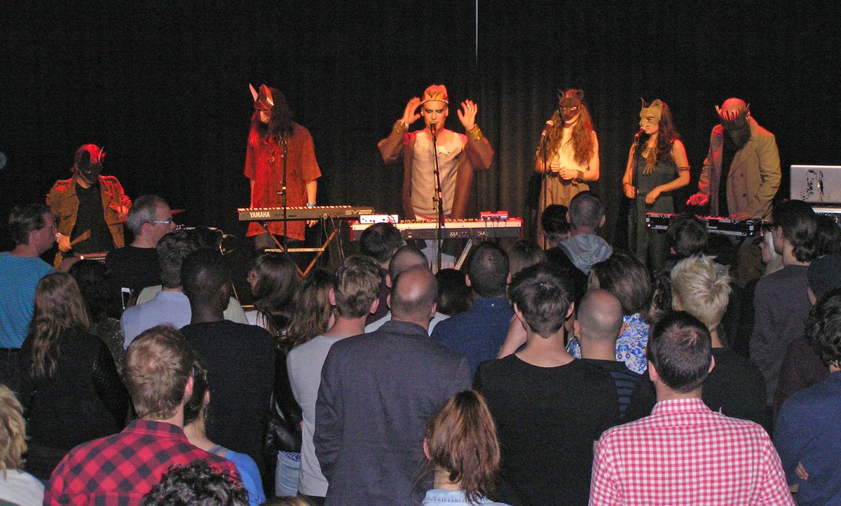 Gisteren de "uitverkochte" show van <a href="/REINDIERmusic/">REINDIER</a> in het Melkweg Theater gezien en gehoord. Ik heb genoten.