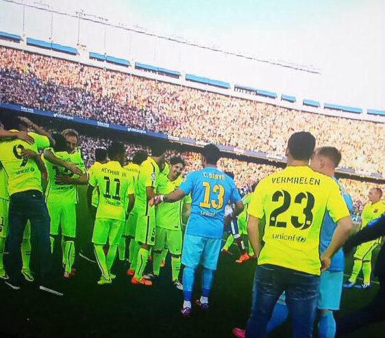 Vermaelen celebrating his title on the pitch in jeans