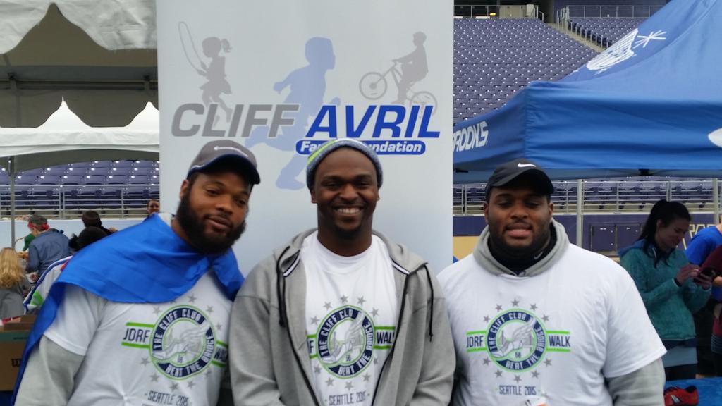 TeamAvril56's tweet photo. A special shout out to everyone who participated in #BeatTheBridge this morning! @JDRFNorthwest #cliffclub http://t.co/r5qR4LlOMq