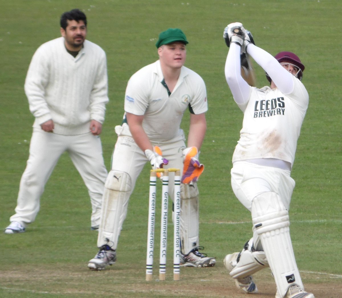 Six!  lower order biff from Williams for Headingley tinyurl.com/ofh4gt5 #cricket #headingley #bramhope #ilovels