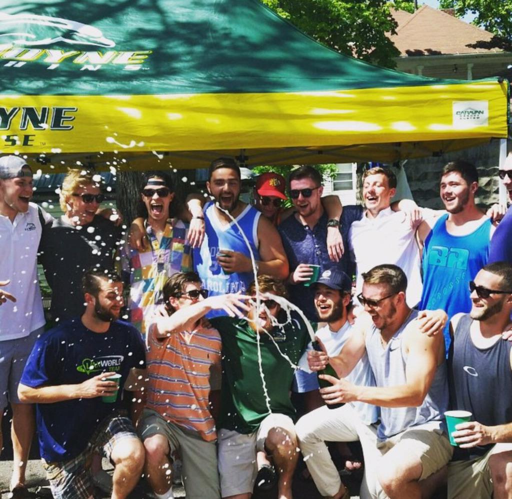 chadderdon24's tweet image. College Grads. Next stop Philly. Love these guys. #phins