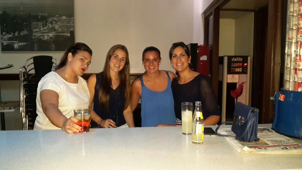 Mis guapas :) <a href="/RoEscalOna/">Rocio Pérez Escalona</a> <a href="/lourdes79903388/">lourdes</a> @Nuriia92