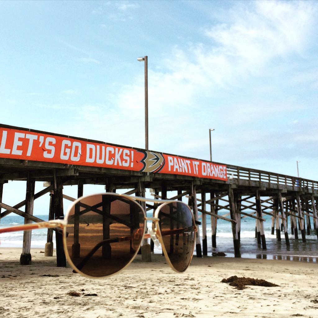 solvesunglasses's tweet photo. Go Ducks! #SOLVEsunglasses #onepaironelife #cleanwater #Ducks #paintitorange http://t.co/jZOMeZxbYo