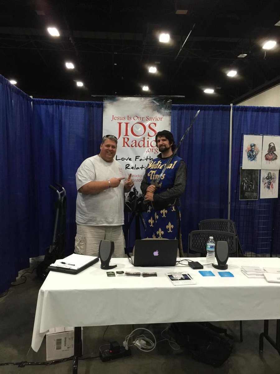 HubbellEnt's tweet image. Hangin' with the Blue Knight from #MedievalTimes at #XCONWorld ! #JIOSRadio #HubbellEnt