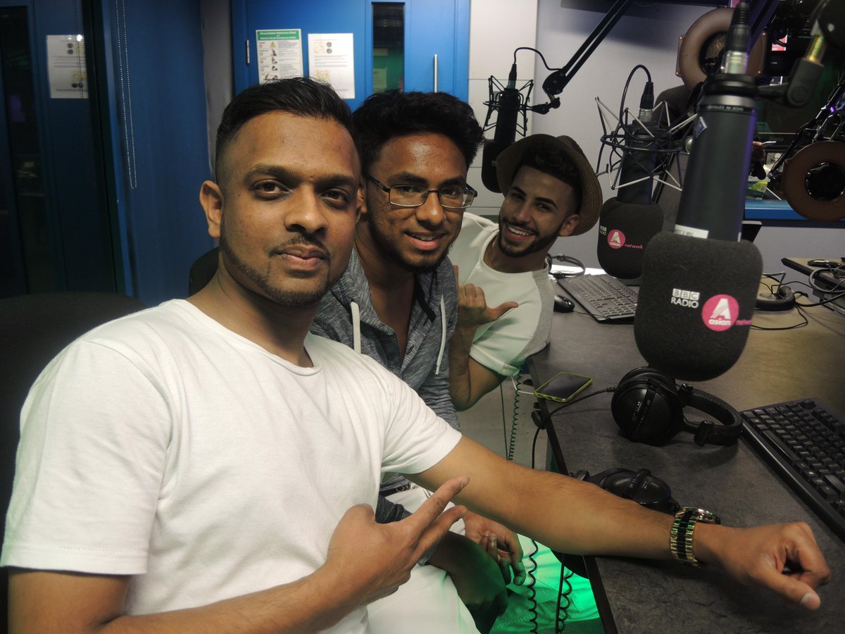 bbcasiannetwork's tweet photo. The Boishakhi Mela after-party is where it's at with @SimplyNadiaAli &amp; @MumzyStranger @SheiikhAkbaar @omgAdamSaleh! http://t.co/GG6hEt9PF6