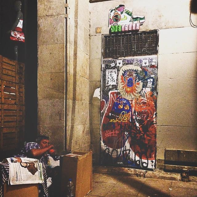 BarcelonaInsta's tweet photo. Disfruta. #streetart #artitout #graffbombs #gothicquarter #Barcelona by jazzabelllaa http://t.co/wX9DnL14NA http://t.co/VrmoWUeTJZ