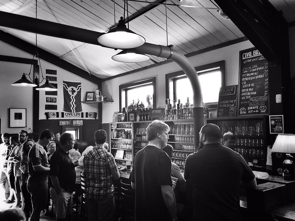 zimmtv's tweet photo. Great Post Meridian @TheCivilLife with @saucedonwheels! #pigsandpints @TheBlockWebster @theblockbrian @Ericstl6 http://t.co/RW0wQsdmuF