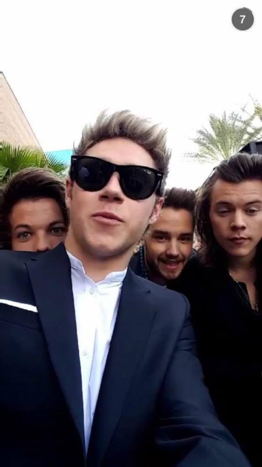 Selfie de los chicos, hoy en los BBMAs -17/05- #OF1D