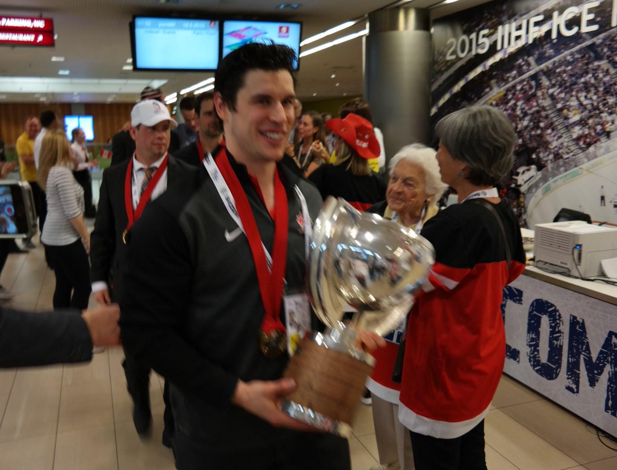 Sidney Crosby brings the #IIHFWorlds trophy to the team hotel joined by @HC_Men teammates.