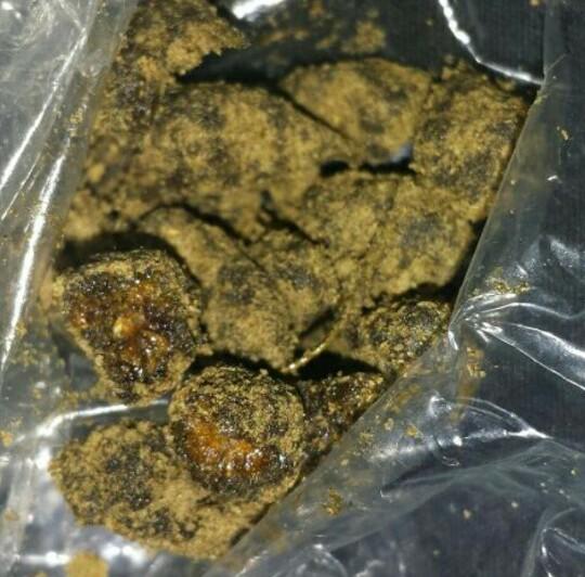 IAm_ChoppaBlitz's tweet photo. "@ninalhat: Finally Got it 😂😍😜 #moonrock http://t.co/w6u5wftnCA" gotta bring some of that back rs