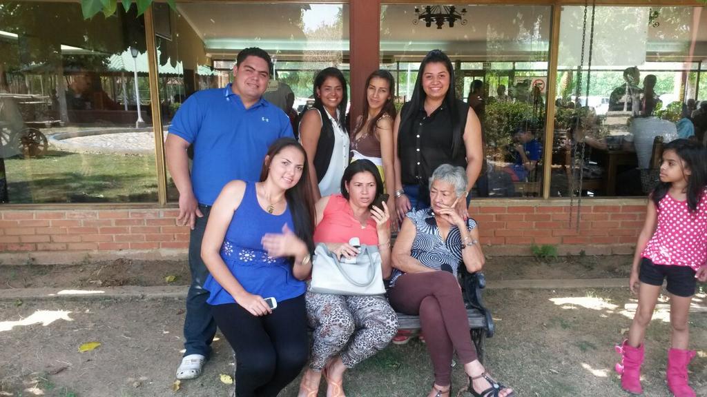 97394d291ba44c4's tweet photo. Mi linfa familia !!! http://t.co/H1FTAKOIIT