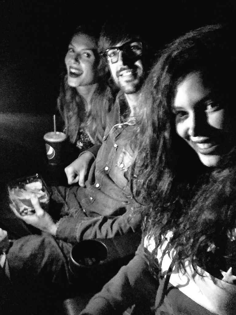 EugenialemosOK's tweet photo. Amigos + cine > happy time ❤️🎊 @mrs_carvalho @matiaskosznik  #AmorAPrueba http://t.co/SmViulOJYs