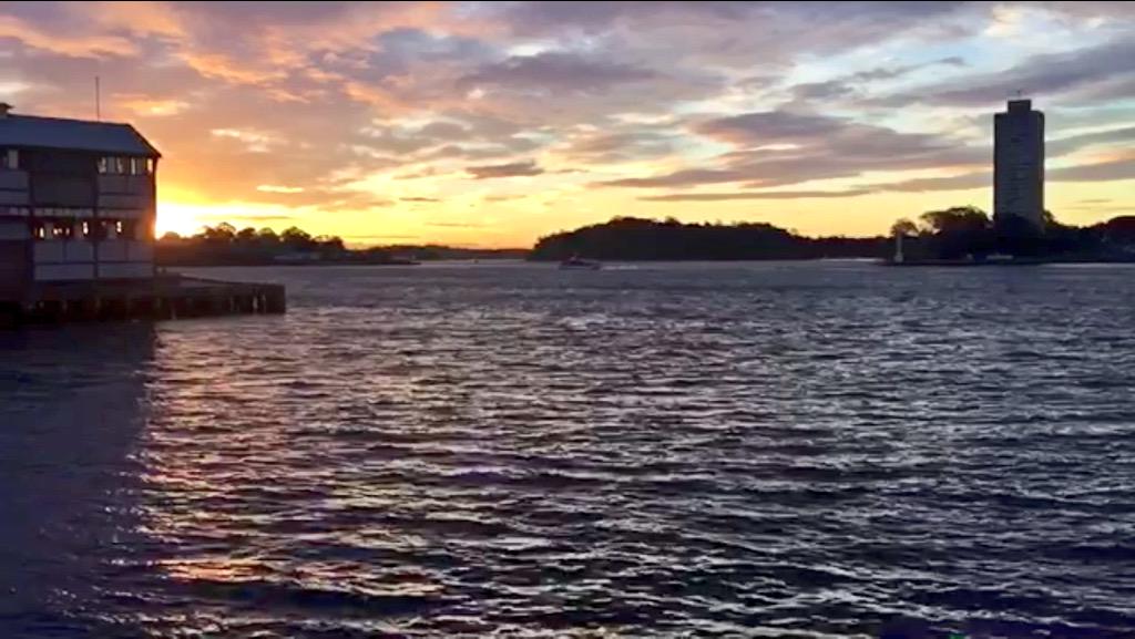 kirakosarin's tweet image. #SendbackSunday and #SunsetSunday in one shot! Throwback to the incredible sunset over the Sydney Harbor 😍