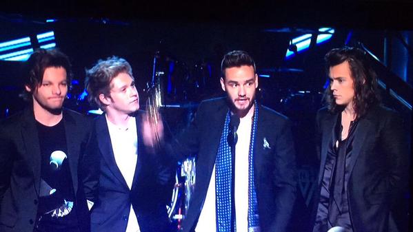 MundoDirectionL tweet picture