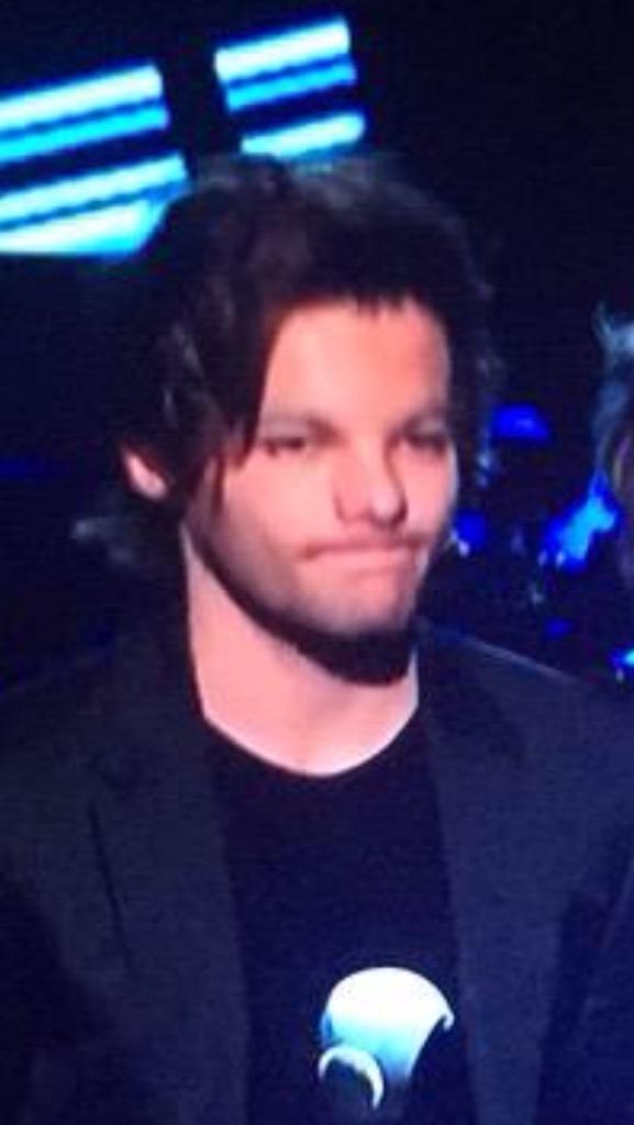 MundoDirectionL tweet picture