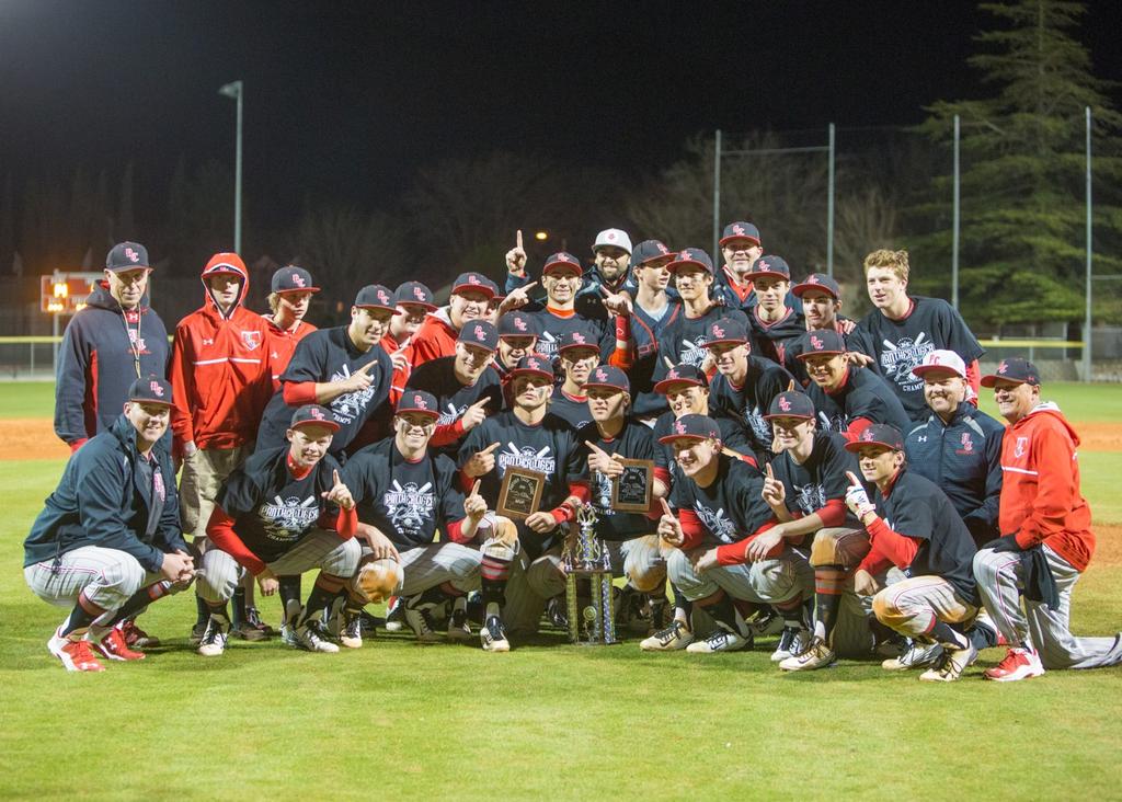 MaxBernstein38's tweet photo. Here's to a great season with a great group of guys. I love all of you http://t.co/oqIOXViu00