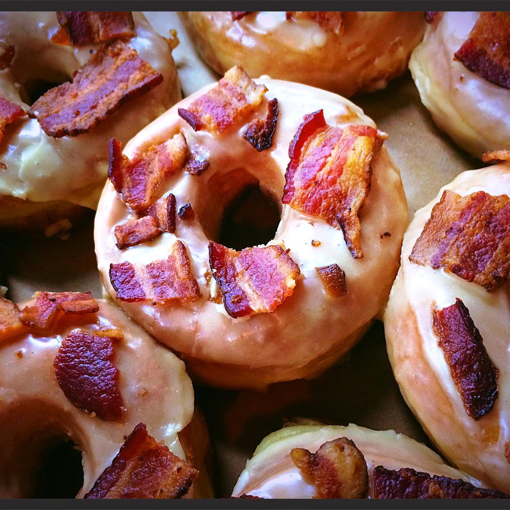 Something_GUD's tweet photo. Now. #donuts from @UnionSqDonuts, #beer from @AeronautBrewing and #grocery #gudness.  #boom #eatgud #livewell #HQ http://t.co/gXtBfd5lMX