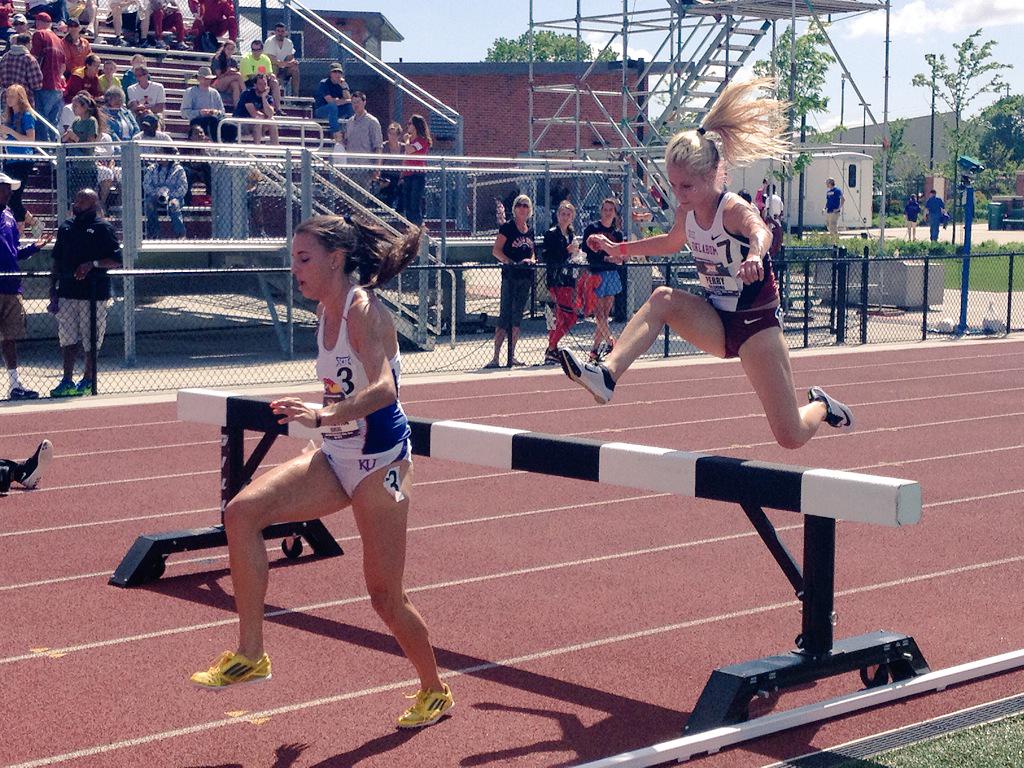 OU_Track's tweet image. Bryce Perry (No. 7) diving into the 3000-meter steeplechase! Keep pushing Bryce! #SoonerProud #Big12TFchamp #OU