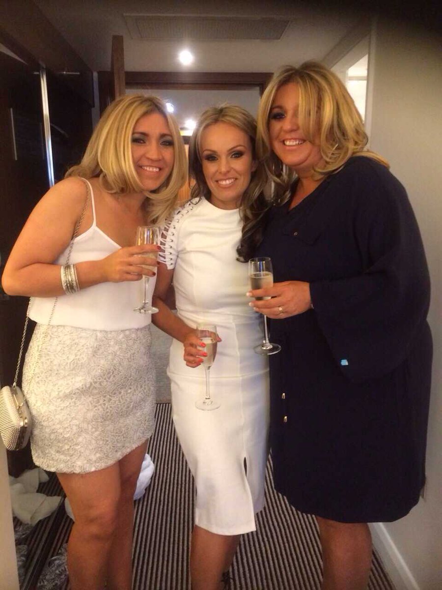 QuartersL1's tweet photo. My beautiful big sisters love them!! What would I do without them. @AlisonGibney1 xX http://t.co/puz0viOr1G