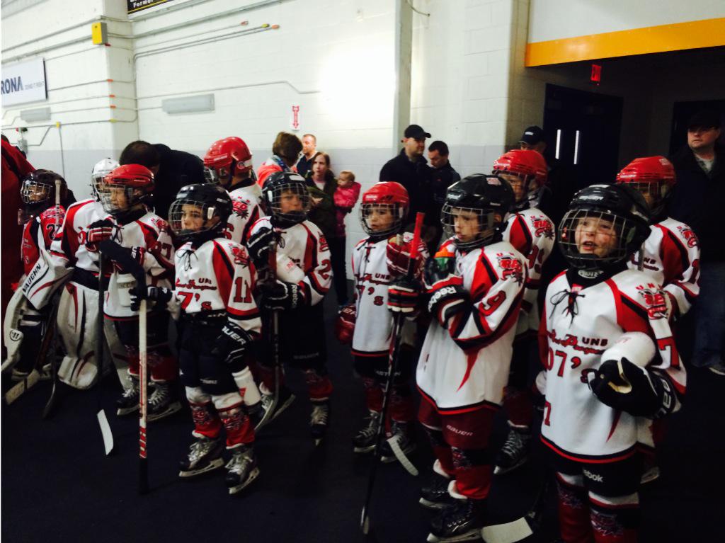 2007Vreds's tweet photo. Ready to hit the ice for the final game!! @futureStarsCup1 @vredprospects http://t.co/A9nazX1CKV