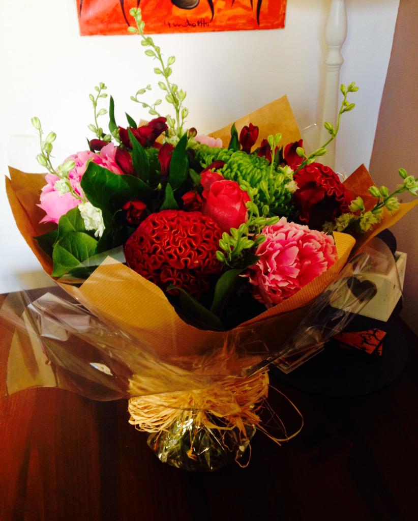 SamJeanPrice's tweet photo. My amazing flowers from Watford Symphony Orchestra!! What a treat to perform with such lovely players #LuckySinger 😄🎶 http://t.co/FSkdnxUE09