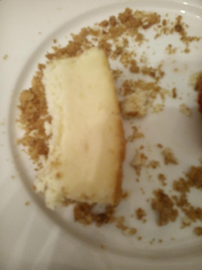 wezleyewing's tweet photo. So glad @Holly8Hewitt saved me some of the cheesecake you made @jessmcdowall http://t.co/SN6MQL5RFn