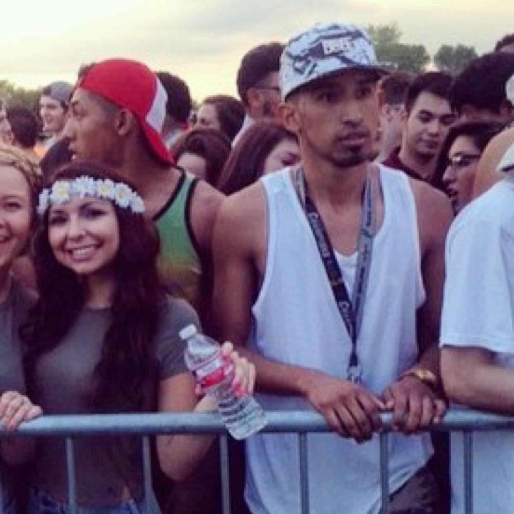 LL_AyyJayy's tweet photo. When you barely find a selfie from #TXSpringFest that you can use for #SS: http://t.co/i7Rb0up7zH
