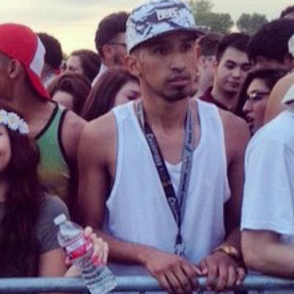 LL_AyyJayy's tweet photo. When you barely find a selfie from #TXSpringFest that you can use for #SS: http://t.co/i7Rb0up7zH