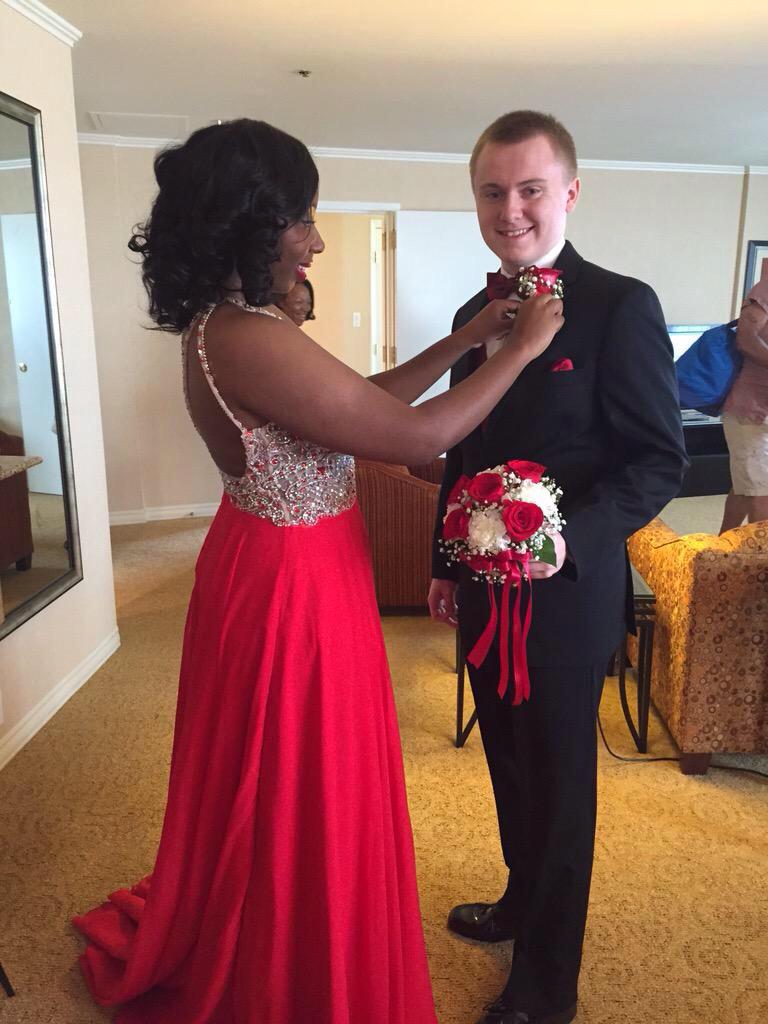 MidwestProm2k15's tweet photo. @taylor_latt 😍😍  #prom2k15 #prom #prompics #promposal2k15 #prompics2015 http://t.co/qS4LfZyCzq