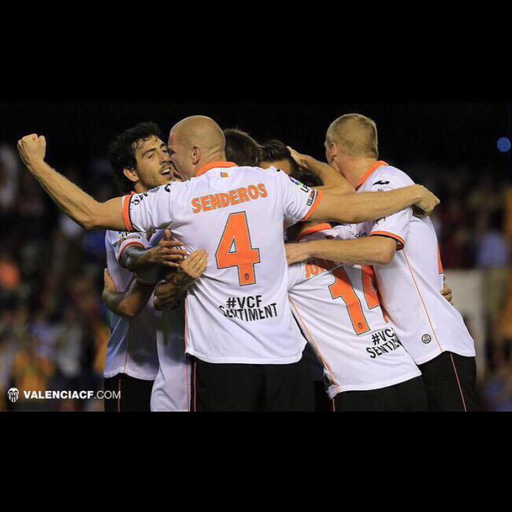 Philsend4's tweet photo. Hace un año jugaba mi ultimo partido en Mestalla para el @valenciacf   #Amunt #JuntsTornem http://t.co/3FapvyeXpl