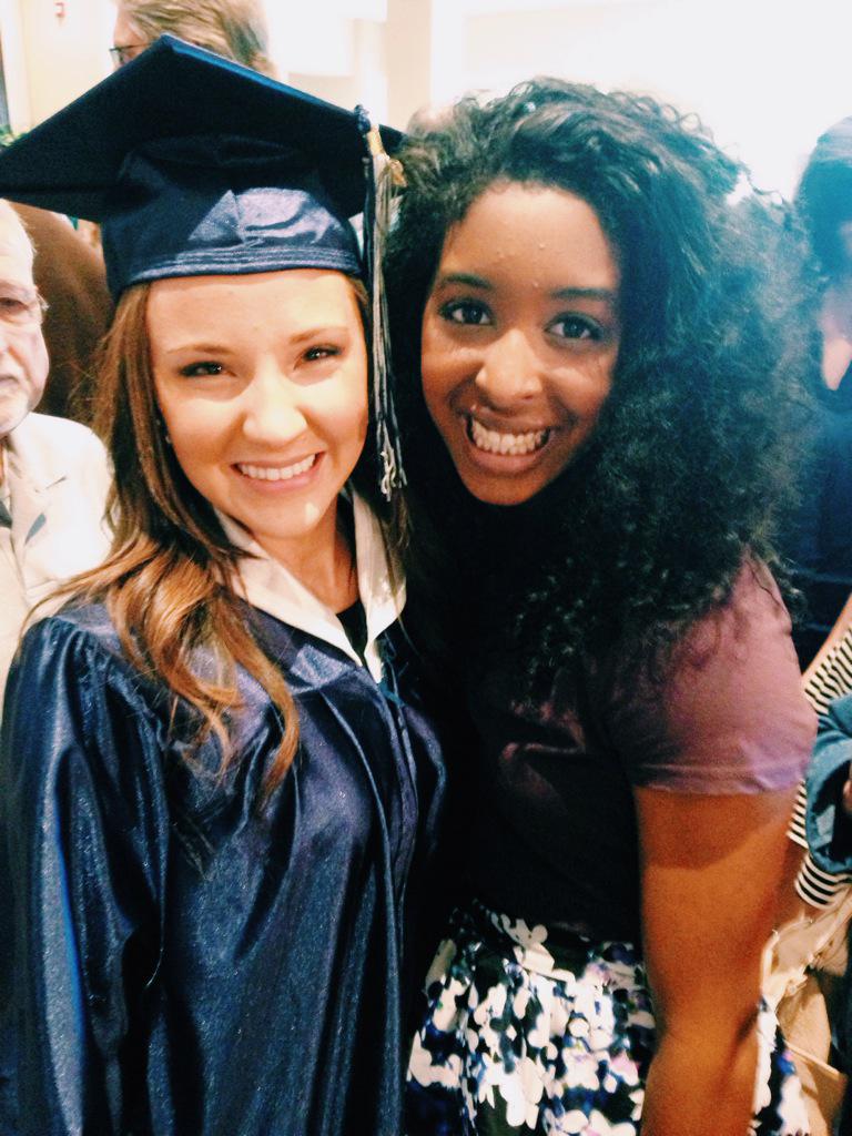 _joiflake's tweet photo. they did it. they graduated. #classof15 🎉💋 http://t.co/yT57b6MpkJ