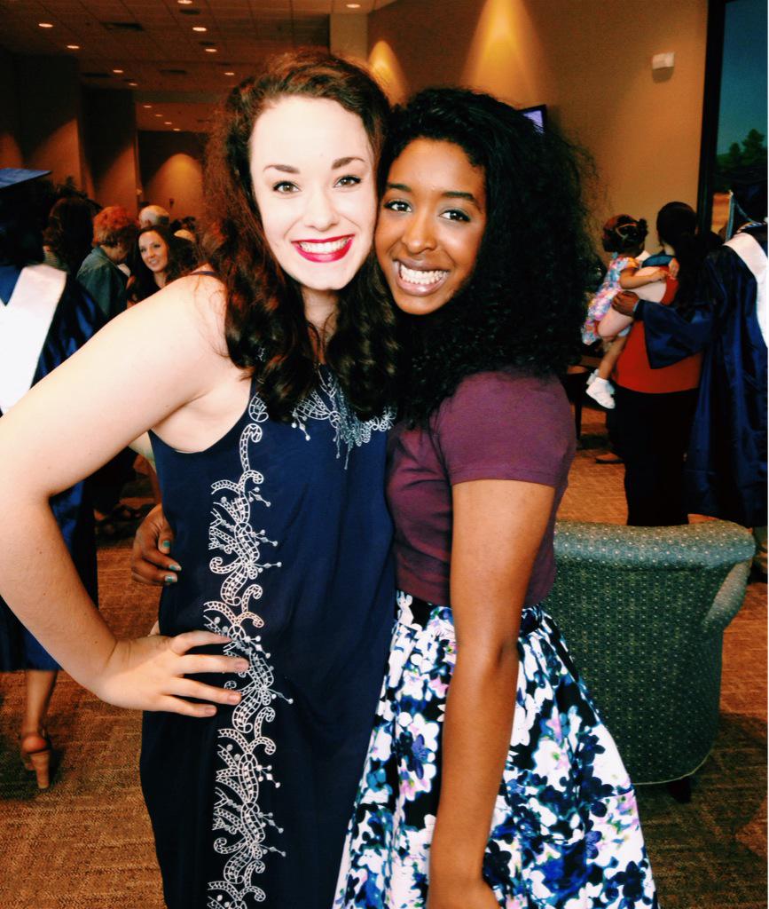 _joiflake's tweet photo. they did it. they graduated. #classof15 🎉💋 http://t.co/yT57b6MpkJ