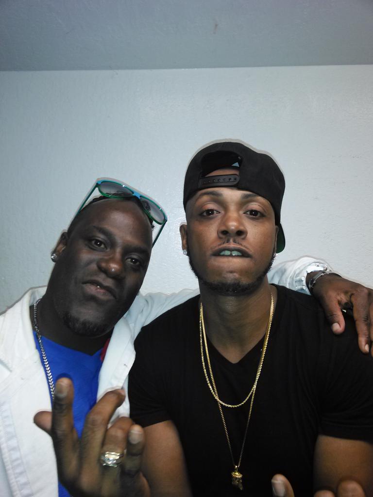 CapriceInfamous's tweet image. INFAMOUS CAPRICE AND MYSTICAL!! YEA TALK TO ME I TALK BACK!!! LMAOOO..YOU SEE IT!! #MYSTICAL #NEWBAYAREA ARTIS