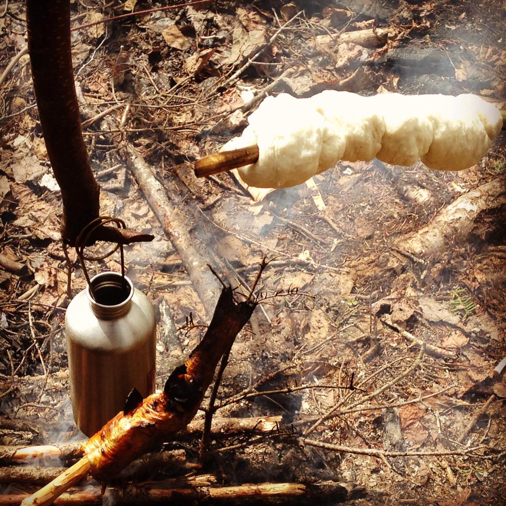 JordanLitefoot's tweet photo. Trout and bannock over the fire was my supper last night. #bushcraft #coffee #explorecanada #hikerchat #Pei 🌳🇨🇦🍞☕️🐟 http://t.co/sciVpjcooK