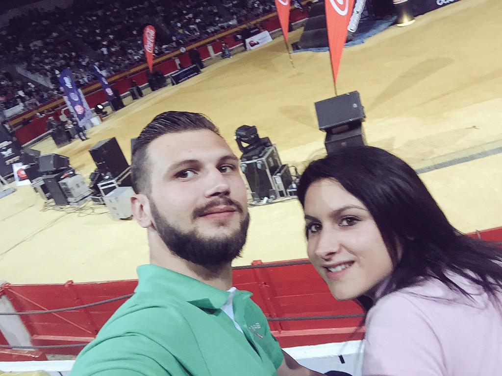 OlguillaCM's tweet photo. Lo amo con todas mis fuerzas! Que tengas buena noche... @adriansiitovs te quiero http://t.co/lKEikuQ04y