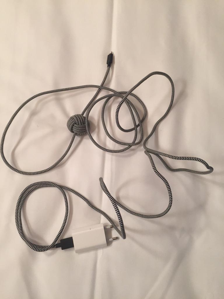 JsPetitdemange's tweet photo. @HeleneGateauOff @nathsimofficiel vive la recharge de 4 m ! #iPhone #systemeC http://t.co/70gCgLw9KE