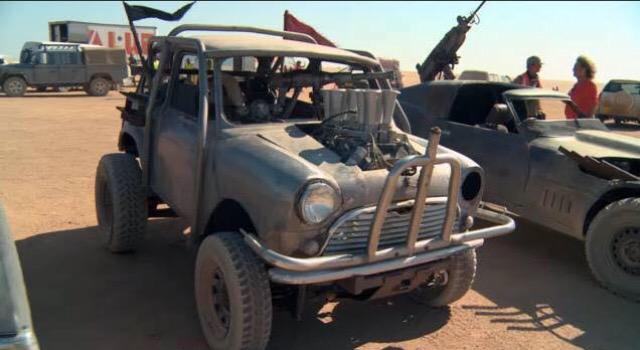 AlecIssigonis's tweet photo. "@lookatmymini: Classic mini in @MadMaxMovieUK @ProjectCarsUK @_minivation @RidgewayMINI http://t.co/atDnpksZEk" super cool