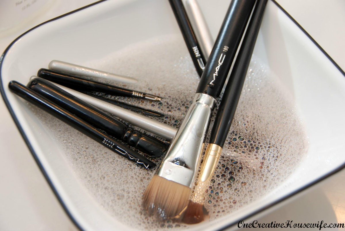 RngTips's tweet image. You should wash loose powder brushes every two to three weeks, and those used to apply foundation once a week