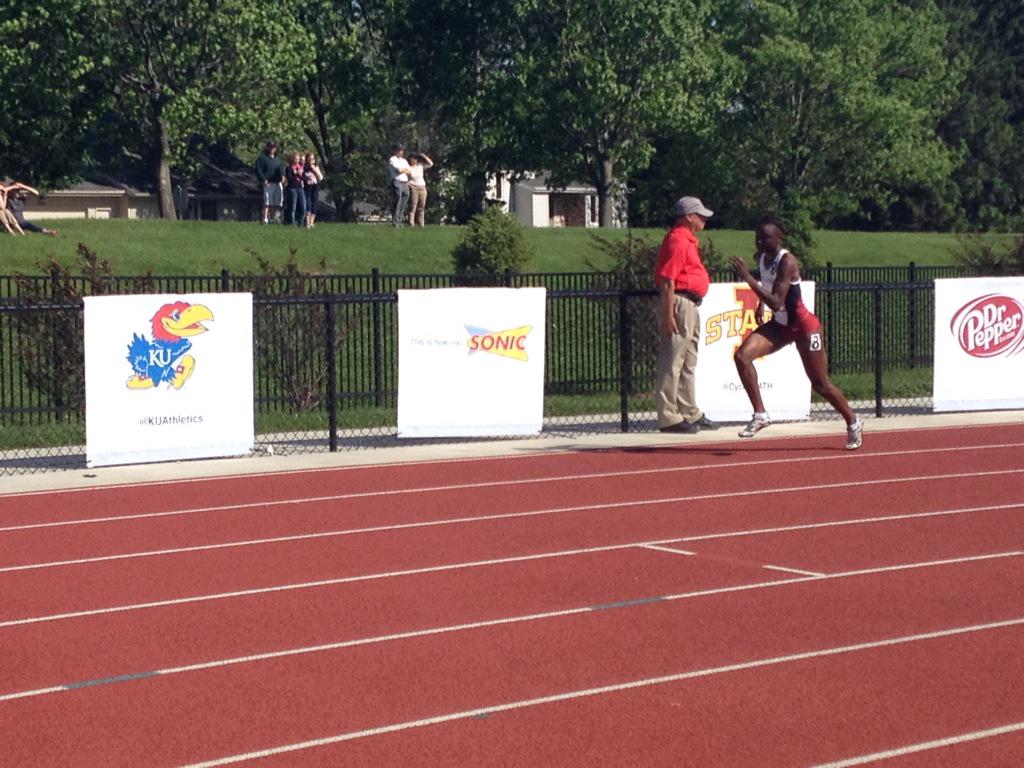 OU_Track's tweet image. Daye Shon Roberson takes second in the 400! Exhausted and celebrating! #SoonerProud